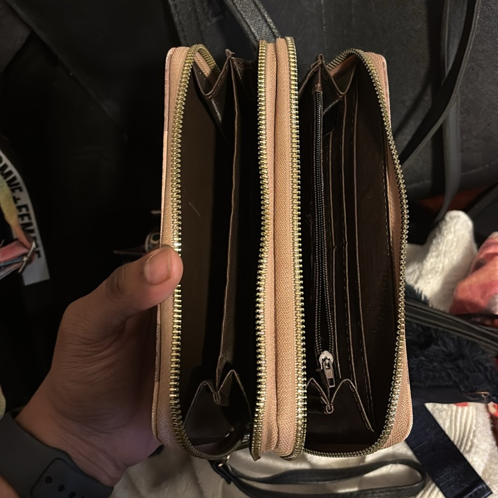 Wallet - Picture 4 of 6
